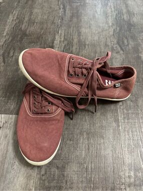Billabong Men's Low-Top Sneakers in Burgundy Canvas